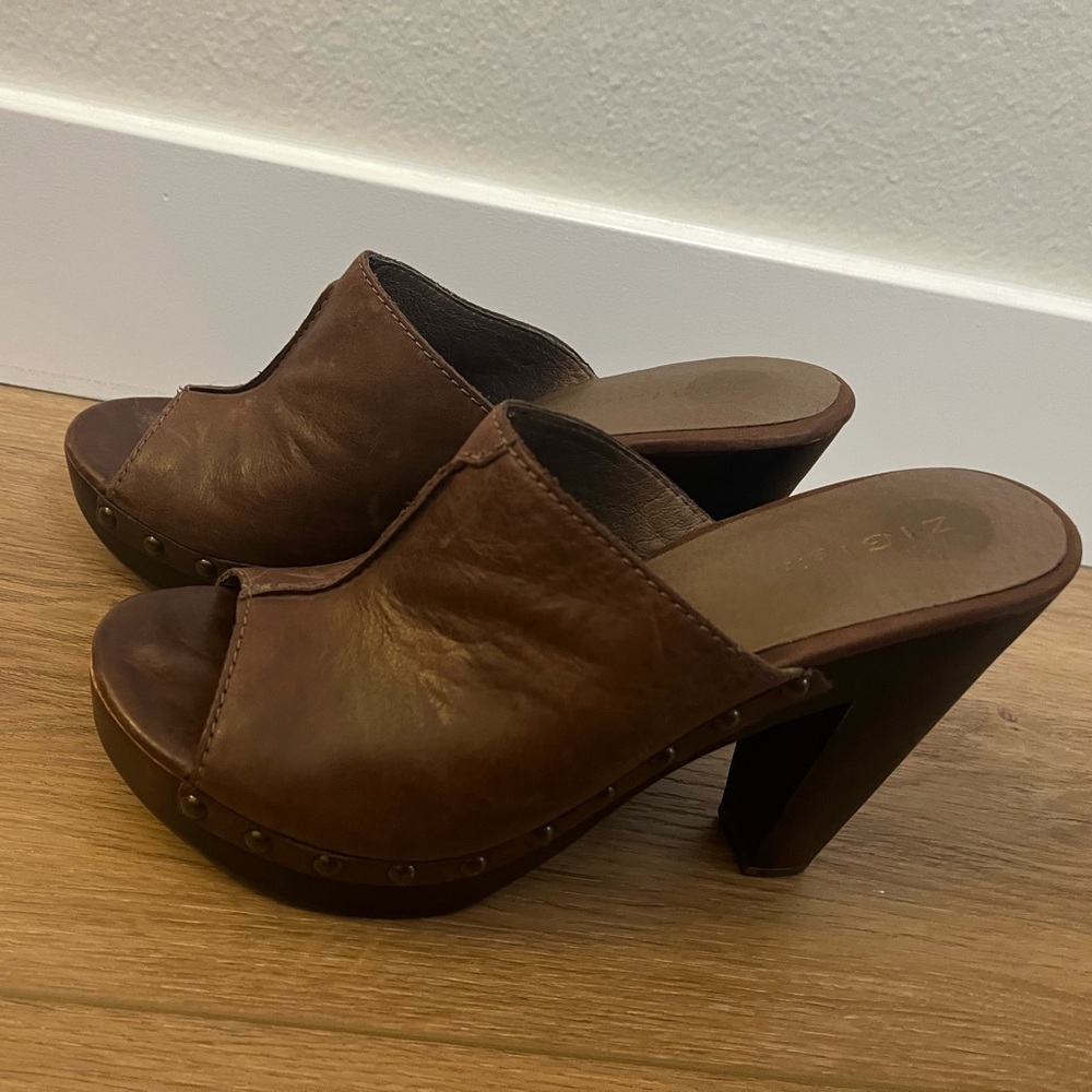 Zigi Girl Brown StuddedMules